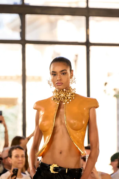 Look 50